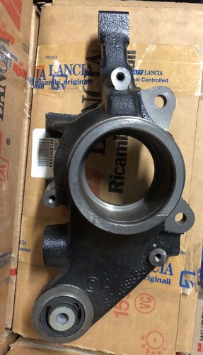 Knuckle upright rear axle