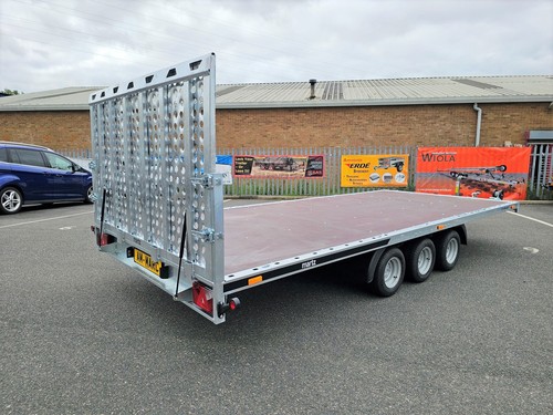 Car transporter trailer - car,
