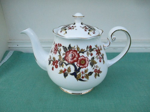 Colclough teapot royale - teapot,