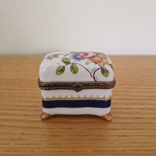 Vintage style white floral - vintage,