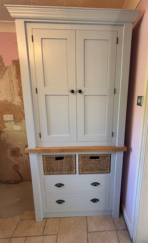Larder painted with double - -,