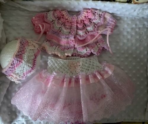 Hand knitted reborn dolls - hand,