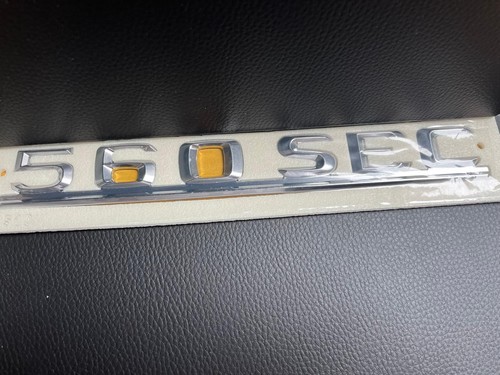 Lettering nameplate 560sec - nameplate, "560sec"