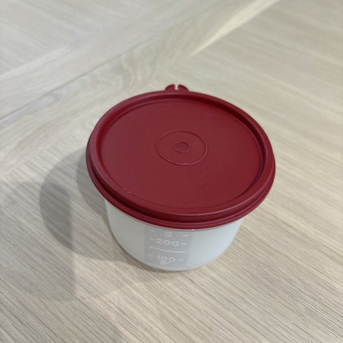 Tupperware round container - round,