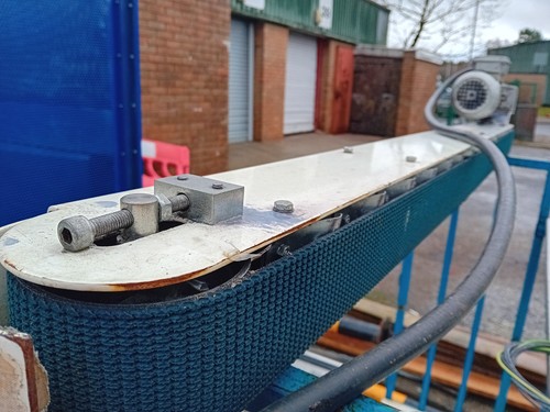 Bottle feed conveyor - bottle,