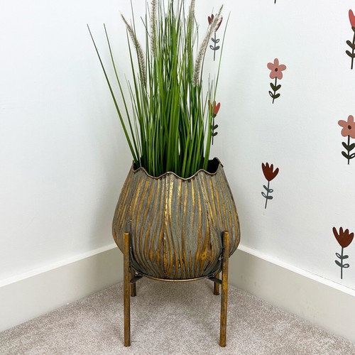Floor standing plant pot - standing,
