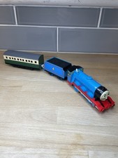 Tomy Trackmaster Thomas The Tank Engine Train Gordon & Passenger Coach 2001