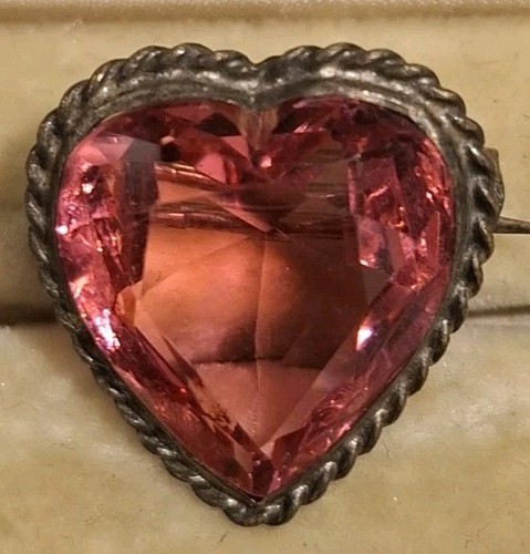 Georgian pink paste heart - paste,