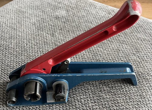 Pallet tensioner strapping - pallet,