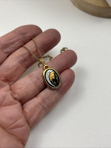 18k gold plated oval madonna - plated,