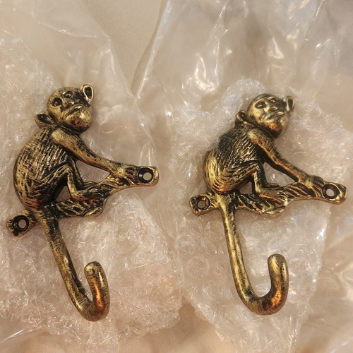 Set cast iron monkey wall - cast,