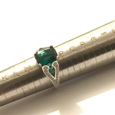 925 TOVA green Stone & clear Diamonique cluster heart Detail ring size N 1/2 - O