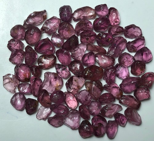 Malaya garnet rough - ct,