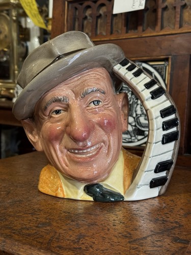 Large royal doulton toby - large,