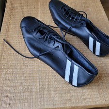leather cycling shoes with