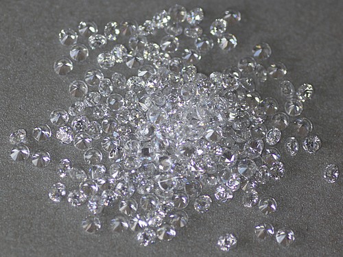 White clear round brilliant - white,