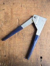 TT6 Tucker Eyelet Pop Rivit