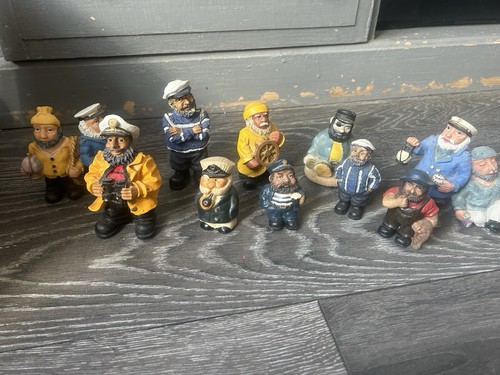 Pirate figures - 10,