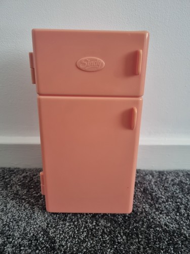 Sindy pink plastic fridge - sindy,