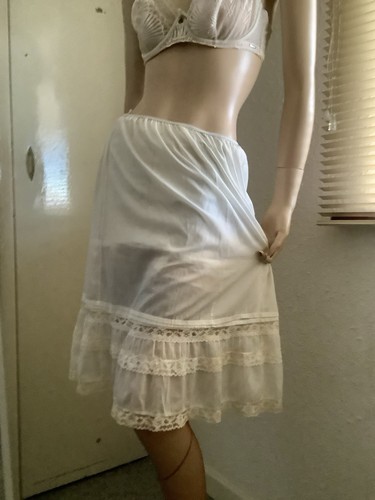Stunning vtg white silky nylon - vtg,