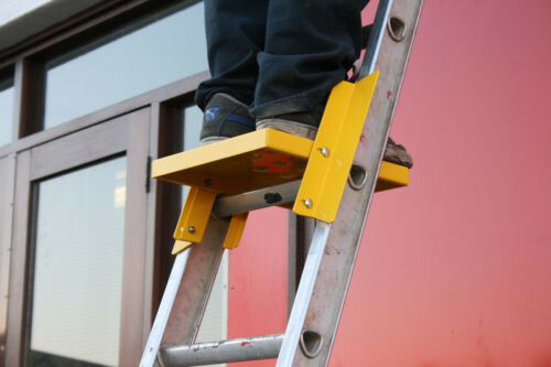 Ladder step platform - -,