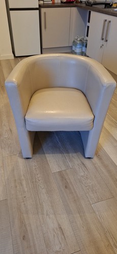 Bespoke beige leather tub