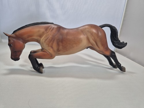 Retired breyer horse 9170 - retired,