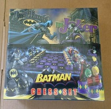 Noble Collections The Batman Chess Set - The Dark Knight vs The Joker NEW