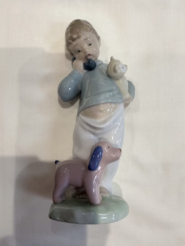 Nao lladro boy phone - boy, on