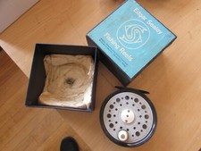v good vintage youngs edgar sealey flyluxe  beaudex salmon fly fishing reel 4" 