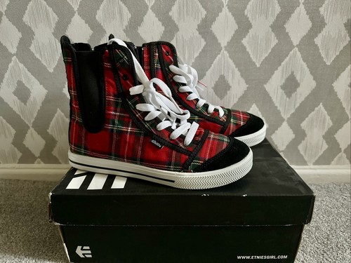 Bnwt new etnies girl boots - new,