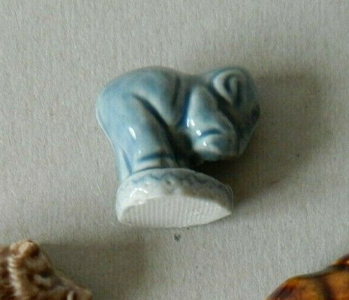 Wade elephant blue ceramic - in,