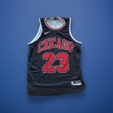 Nike Chicago Bulls Men Woman NBA Basketball Jersey Size L #23 Michael Jordan red