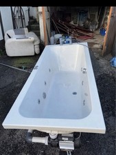 White Whirlpool Spa 6 Jet Bath