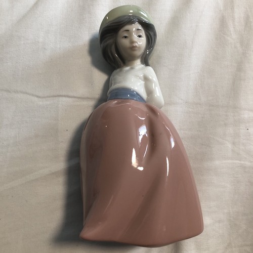 Porcelain figurine nao girl - figurine,