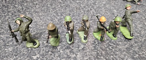 Britains plastic soldiers - britains,