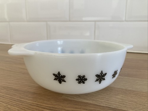 Vintage jaj pyrex round - vintage,