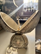 2006 Heirloom Porcelain Egg Music Box Ardleigh Elliott - Loving Remembrance