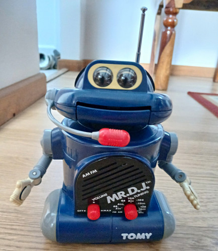 Tomy robot toy - mr.d.j., am/fm