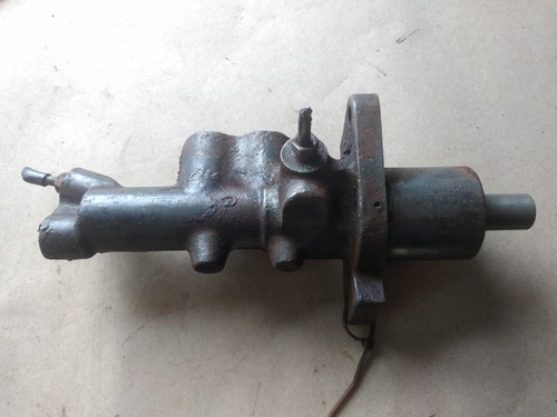 Brake master cylinder - cylinder, senator
