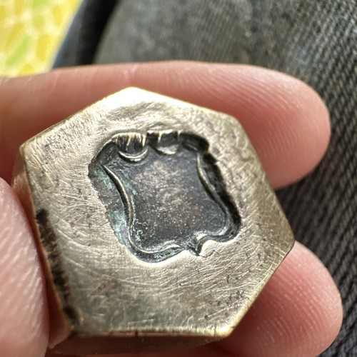 Impression die design accent - die,
