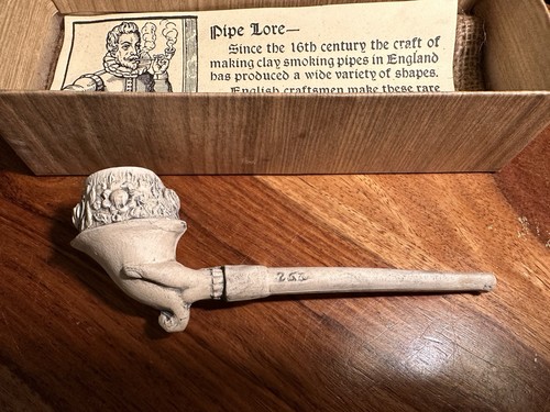 Old cutty clay pipe - cutty,