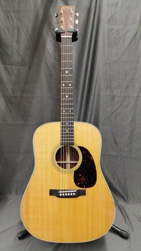 Martin standard acoustic - d-28,