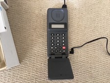 Motorola International GSM 8700 Vintage/Retro Mobile Flip Phone