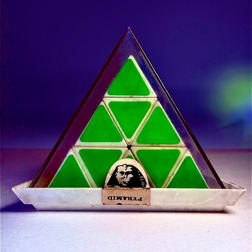 Pyramid puzzler tomy - pyramid,