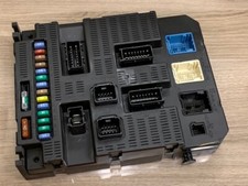 BSI 2004 P07-00 PEUGEOT CITROEN 96 592 854 80 FUSE CASE, 9659285480