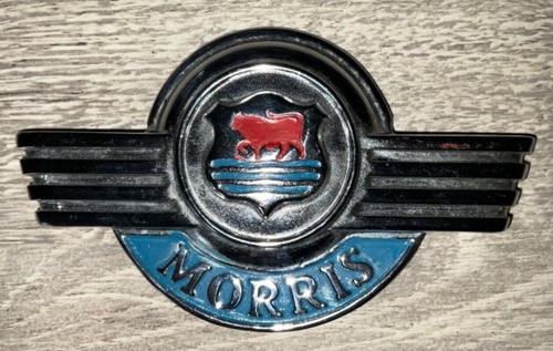 Morris minor bonnet - bonnet, badge