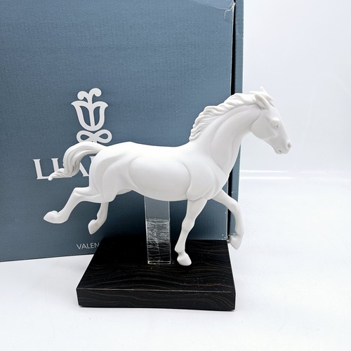 Lladro 6955 movement horse - lladro,