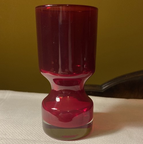 Red cased glass vase - red,