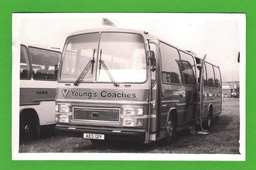 Photo young coaches - young's, of